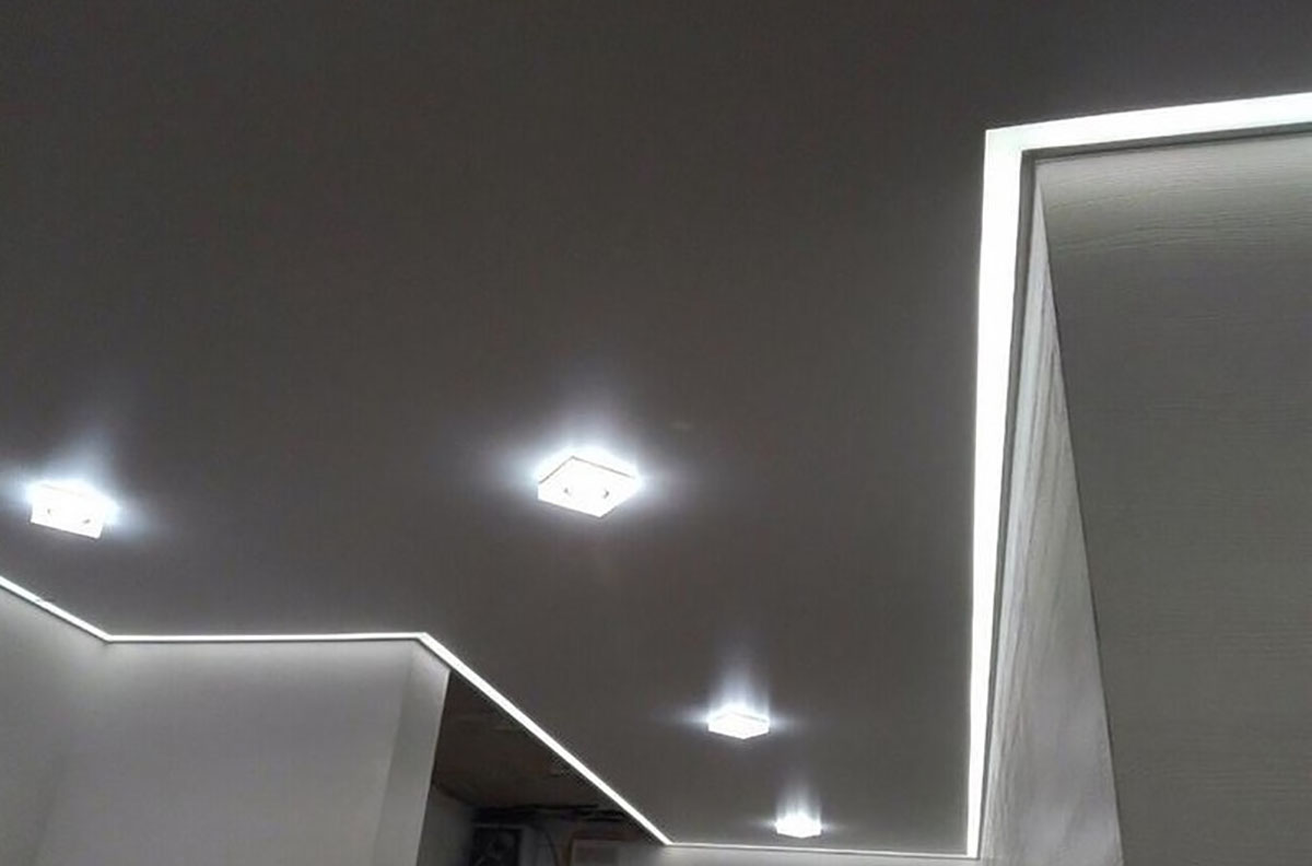 Технология натяжных потолков с контурной подсветкой